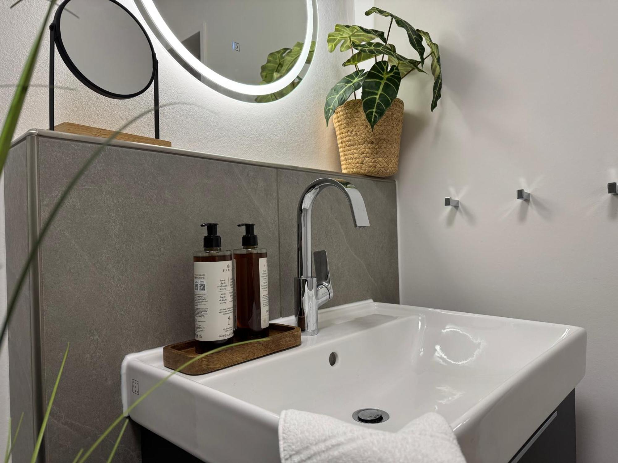 Mel&Bens Modern Oak-Apartments Fuer Bis Zu 12 Personen Bremen Luaran gambar