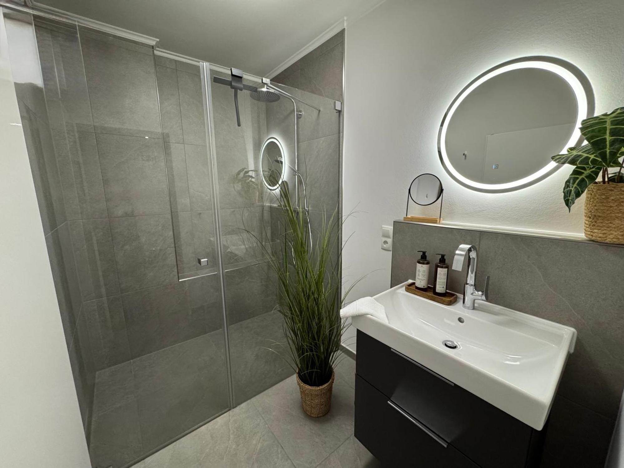 Mel&Bens Modern Oak-Apartments Fuer Bis Zu 12 Personen Bremen Luaran gambar